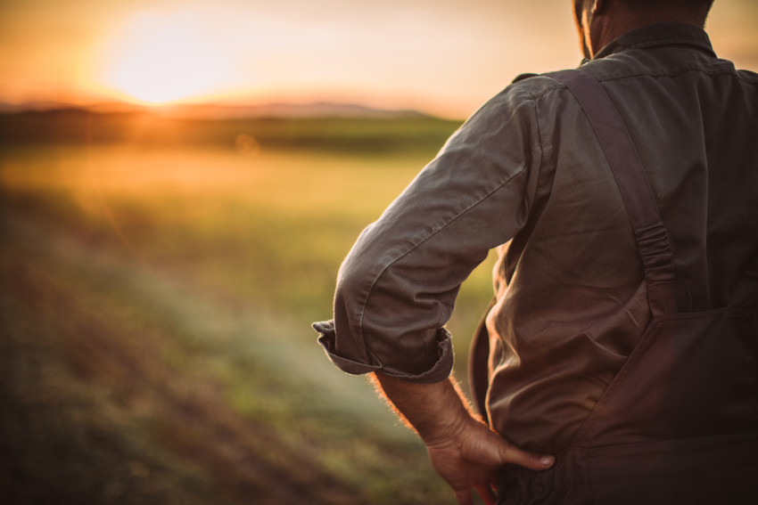 Hukum Salat dengan Pakaian Kotor, tapi Belum Terkena Najis