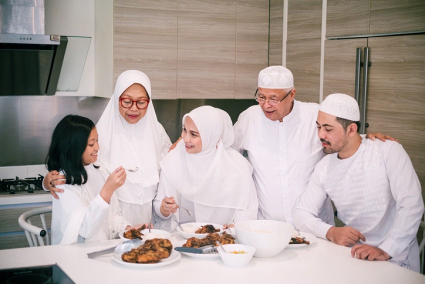 Cara Bangun Surga di Rumah, Ustaz: Terapkan Kebiasaan Ngobrol