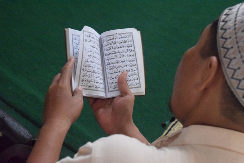 Hukum Membaca Al Quran Dengan Irama Atau Melagukannya