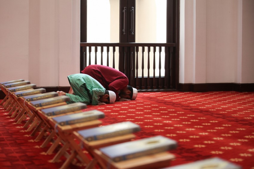 Tiga Tingkatan Hamba Allah SWT: Ahli Taat, Ahlul Ibadah, dan Ahlullah