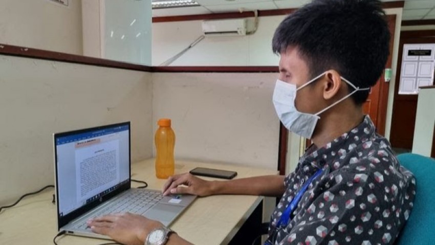 Alfian Andhika, Disabilitas Netra Lulusan Unair Berhasil Jadi ASN