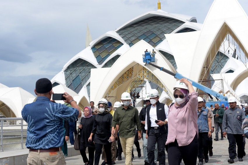 Masjid Raya Al Jabbar jadi Kado Penghujung Tahun Warga Pasundan