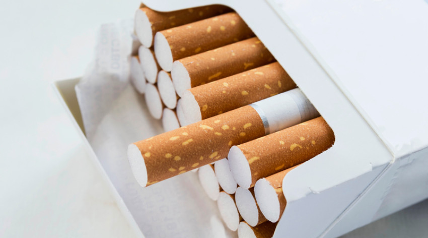 Jokowi Ungkap Alasan Larang Penjualan Rokok Ketengan