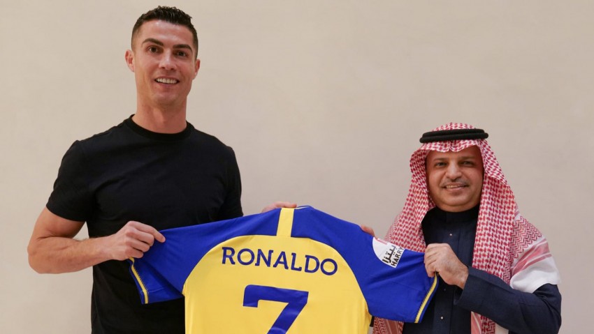 Resmi Pindah Al Nassr, Ronaldo Jadi Pesepak Bola Termahal