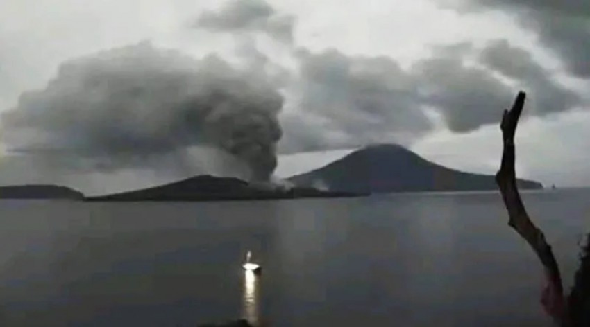 Aktivitas Anak Krakatau Meningkat, Warga Banten Diimbau Tetap Tenang