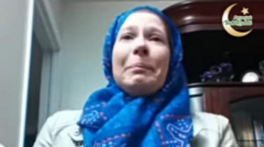 Kisah Carrie Bracken, Jadi Mualaf usai Terima SMS Berbahasa Arab saat akan Bunuh Diri