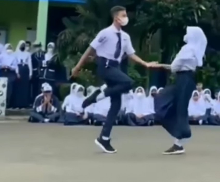 Beda dengan Warganet, Dua Selebritas Ini Dukung Siswa Dance Sport