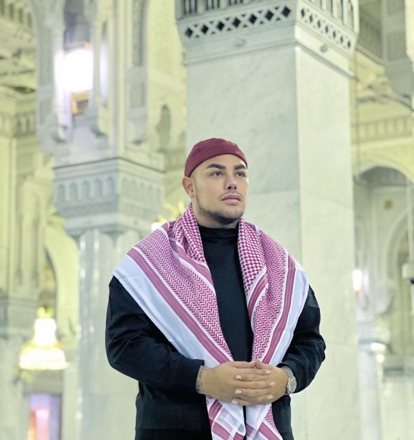 Bikin Pangling, Ivan Gunawan Pakai Miki Hat hingga Sorban saat Umrah