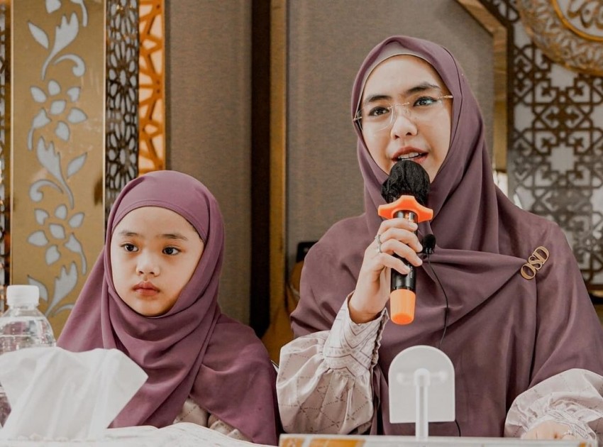 Oki Setiana Dewi Ajak Anak Sulung Safari Dakwah di Kota Batam