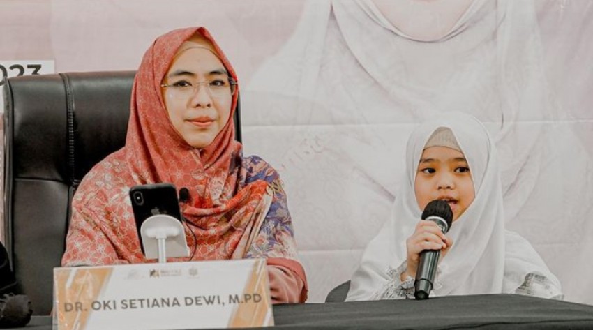 Oki Setiana Dewi Terharu Sang Anak Ingin Jadi Pendakwah