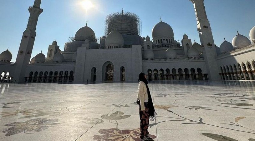 Momen Jennie Blackpink Kunjungi Masjid Sheikh Zayed Abu Dhabi Disorot Netizen