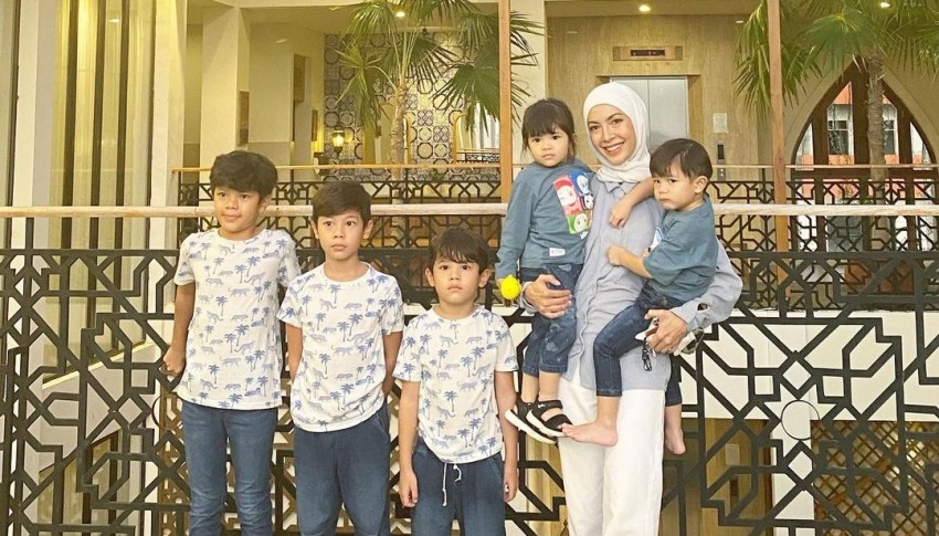 5 Artis Tetap Glowing dan Bahagia Meski Punya Banyak Anak