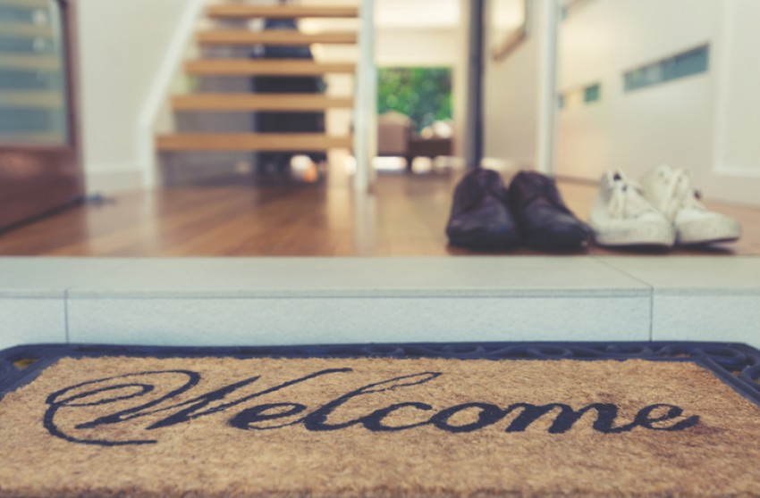 5 Tips Merawat Lantai Rumah Tetap Awet saat Musim Hujan