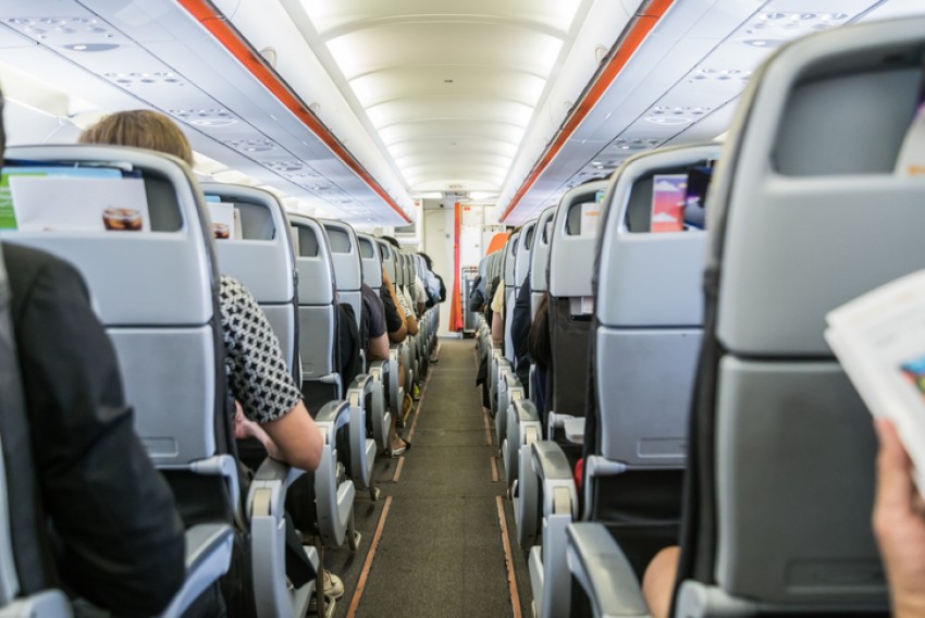 Kenapa Sandaran Kursi Pesawat Harus Tegak saat Take Off dan Landing?