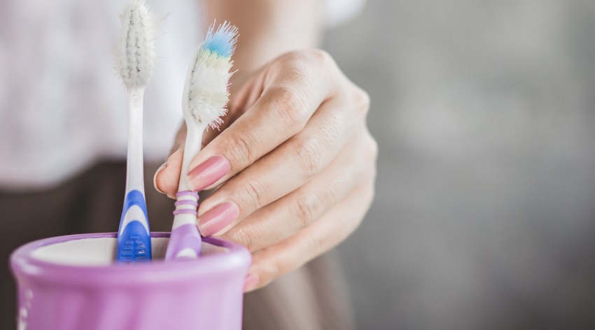 Orang Sakit Wajib Ganti Sikat Gigi, Upaya Sterilisasi Bakteri