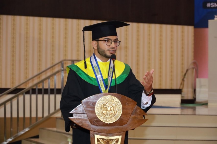 Cerita Haru Wisudawan Unair Asal Gaza: Sekolahnya Hancur hingga Tiga Kali