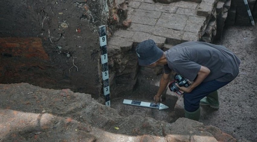 Ekskavasi Keraton Pleret Temukan Saluran Air Kuno dalam Benteng