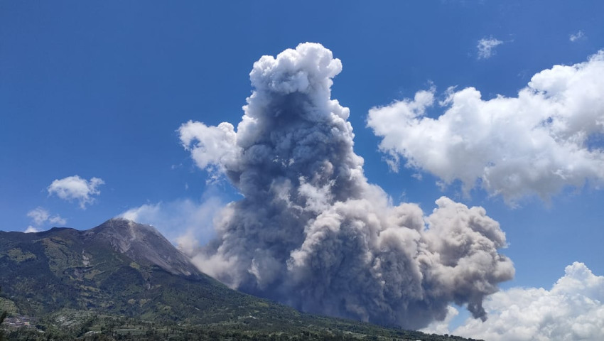 Viral Awan Panas Merapi Berbentuk Petruk, ini Kata Pakar