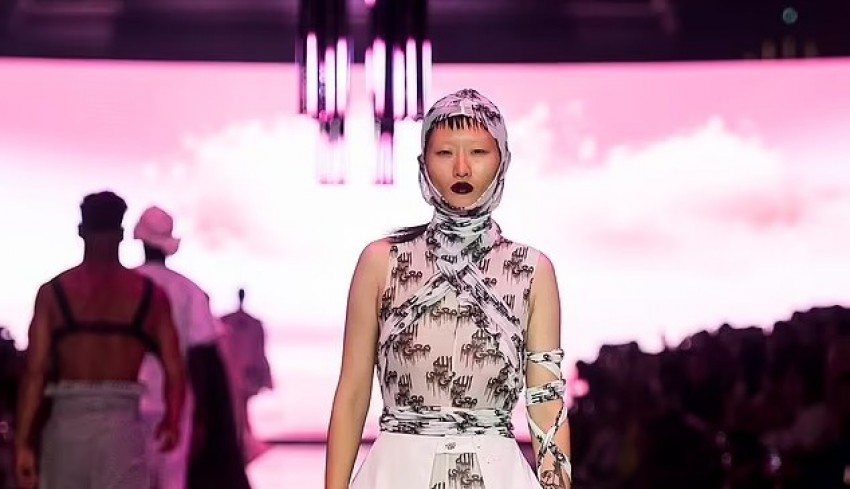 Astagfirullah, Brand Australia Cetak Lafaz Allah pada Koleksi Baju Transparan