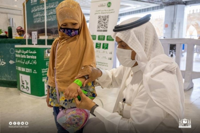 Cegah Anak Hilang di Dua Masjid Suci, Saudi Bagikan Gelang Pintar