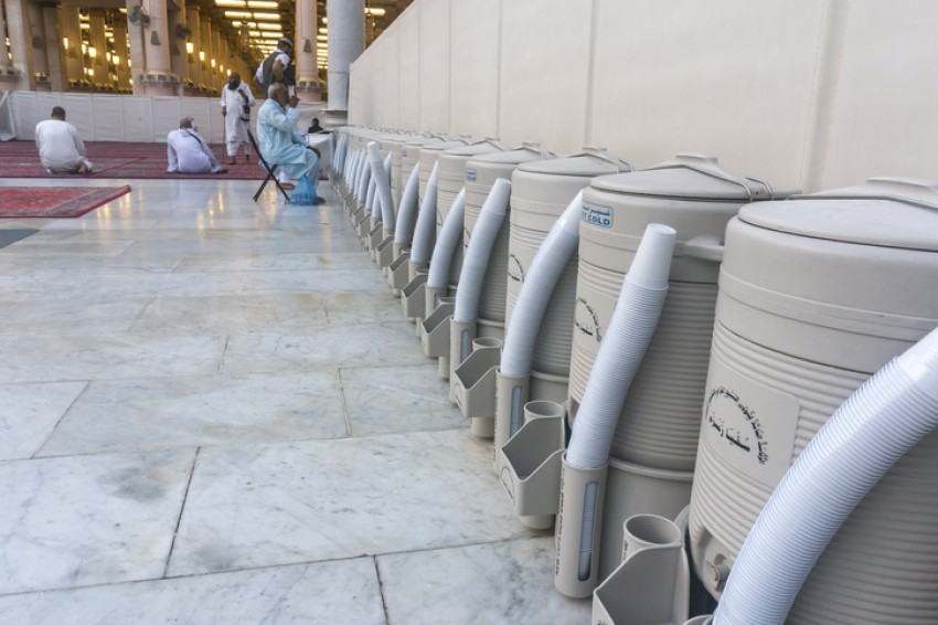 Masjid Nabawi Siapkan 2 Juta Botol Air Zamzam untuk Jamaah Wanita