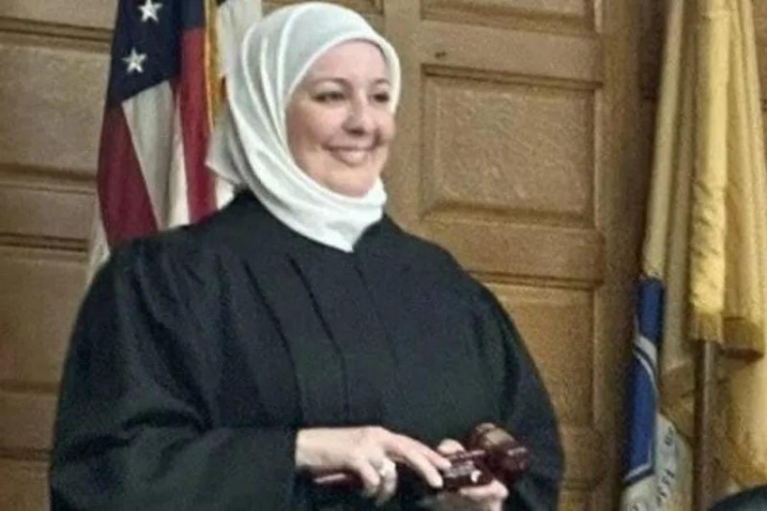 Nadia Kahf, Muslimah Berhijab Pertama Jadi Hakim di Amerika