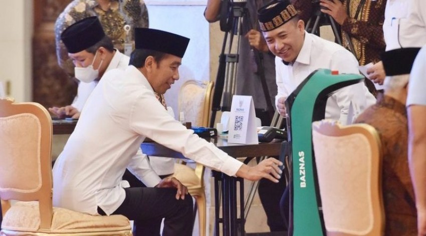 Presiden Jokowi Serahkan Zakat Melalui Baznas