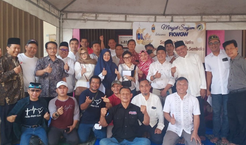 Warga Grand Wisata Bekasi Santuni 250 Anak Yatim Piatu