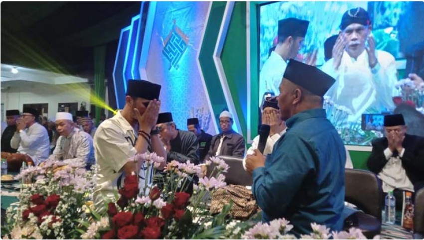 Ikrar Bergabung ke NU, Hanan Attaki Siap Perjuangkan Aswaja