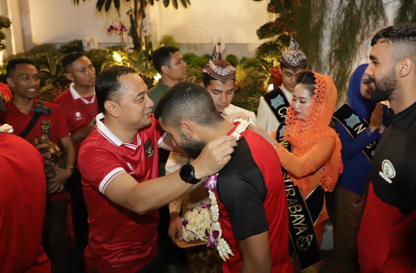 Wali Kota Surabaya Ajak Kibarkan Bendera Indonesia vs Palestina di Stadion GBT