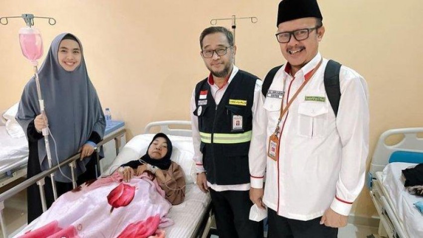 Ibunda Masuk ICU di Mekkah, Oki Setiana Dewi: Hati Saya Sendu..