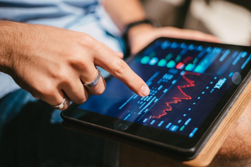 Waspadai Tawaran Investasi Robot Trading, Kontrol Algoritma Sangat Krusial