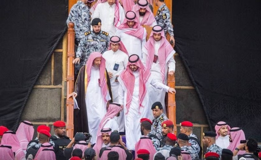 Ritual Pencucian Kakbah: Pakai Campuran Zamzam, Air Mawar dan Minyak Oud
