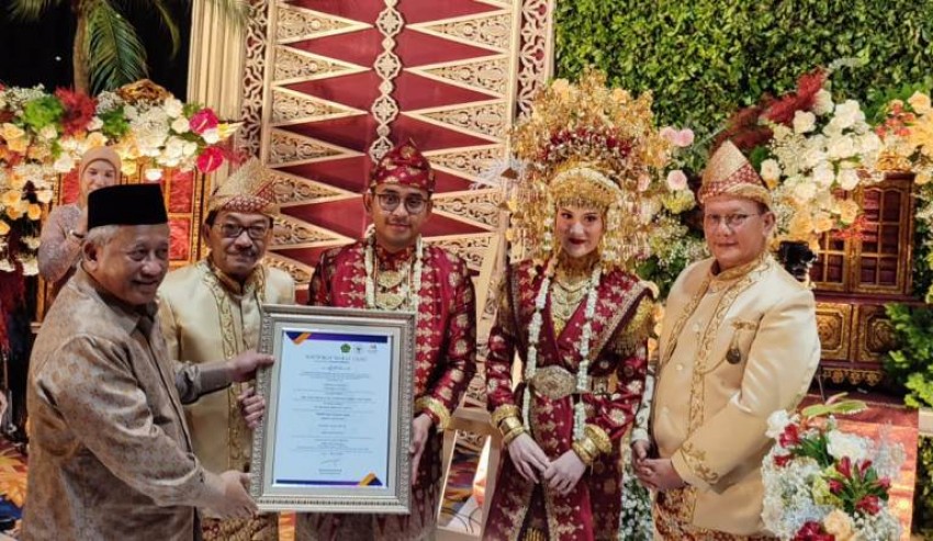 Gaya Baru Pernikahan, Calon Pengantin Berwakaf Uang Keabadian Cinta