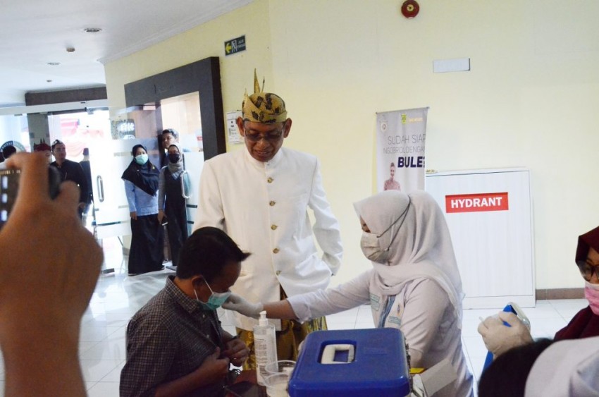 HUT ke-78 Kemerdekaan Jadi Momen Unair Berikan Vaksin Merah Putih Gratis