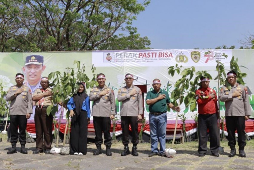 Peringati HUT Kemerdekaan, Polri Tanam Ribuan Pohon