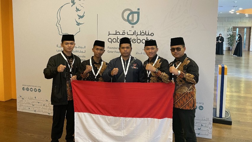 Cerita Santri Brebes Juara Kompetisi Internasional Debat Bahasa Arab di Qatar