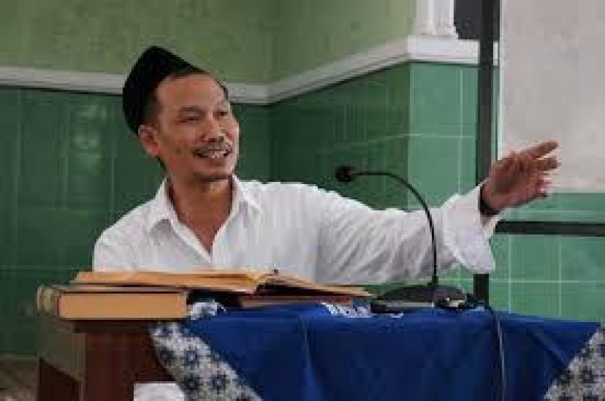 Gus Baha Tak Mau di Podium Saat Mengisi Pengajian, Ini Alasannya