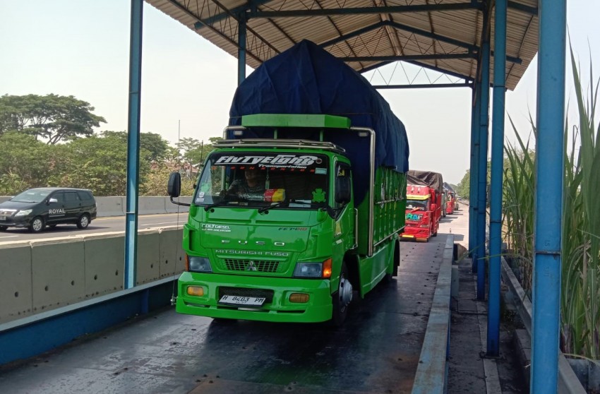 Razia ODOL di Jalan Tol Surabaya-Gempol Jaring 60 Kendaraan Melanggar