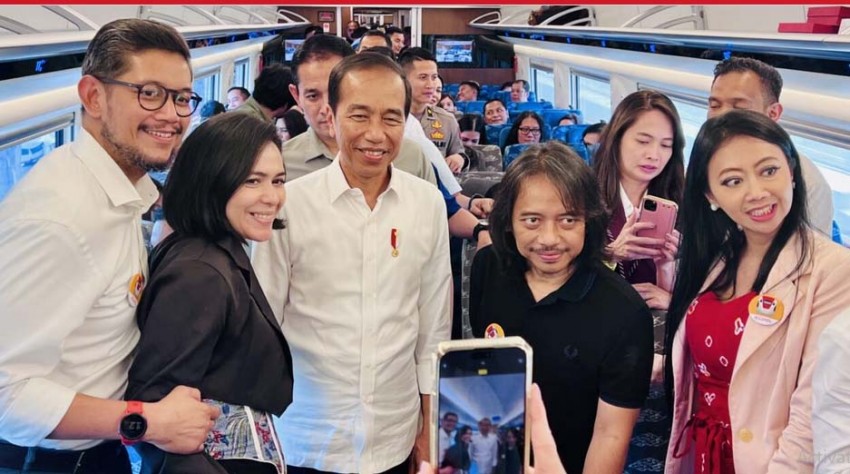 Pengalaman Penggiat Seni Coba Kereta Cepat Jakarta-Bandung Bareng Jokowi