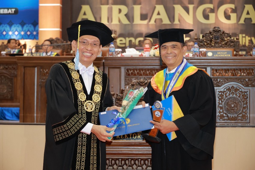 Kombes Pol Arnapi Jadi Wisudawan Terbaik S-3 Fisip Unair dengan IPK 3,97