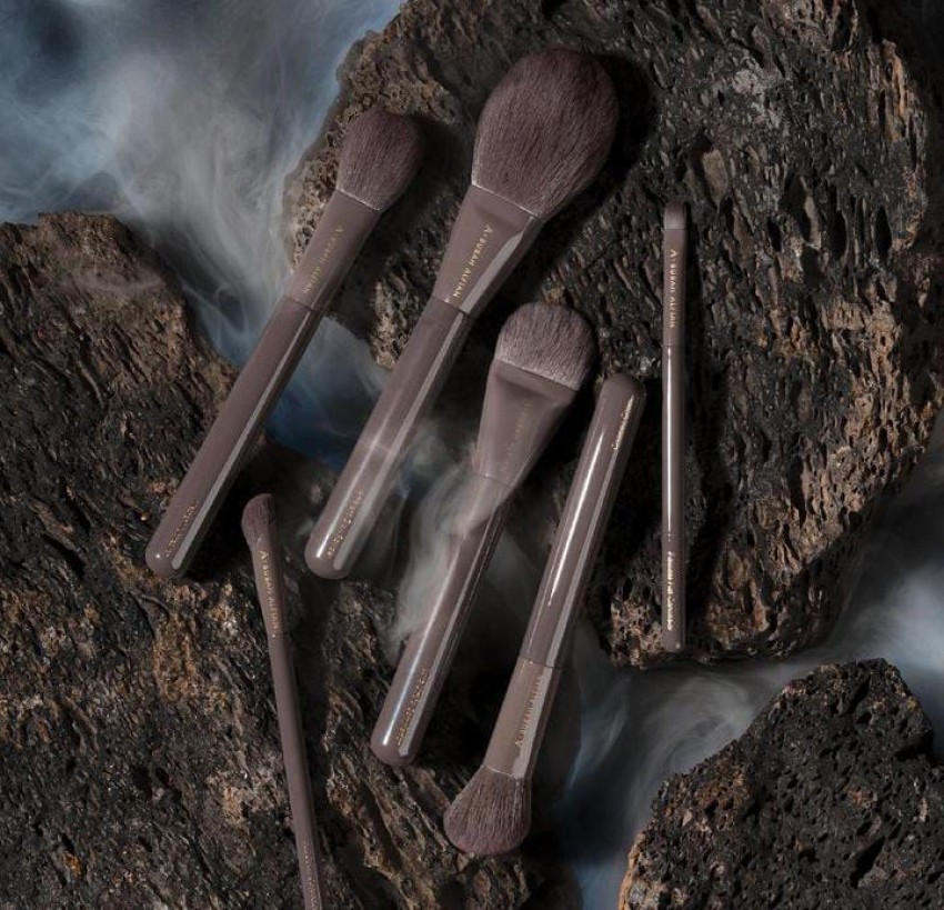 Rekomendasi Brush Make Up Terbaik, Bikin Riasan Wajah Halus dan Maksimal