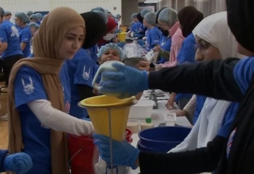 Tebar Nilai Islam, Mahasiswa Muslim Virginia Bagi-Bagi 30 Ribu Boks Makanan