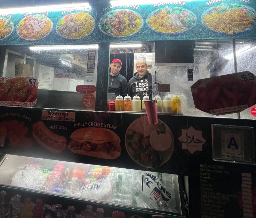 Usai Dihina Eks Penasihat Obama, Gerobak Makanan Halal New York Dipenuhi Antrean Pembeli