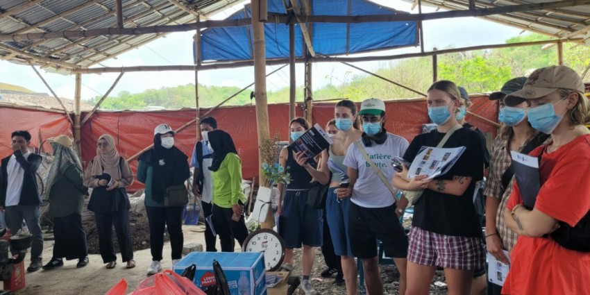 Mahasiswa Australia Belajar Pengelolaan Sampah kepada Komunitas Pemulung