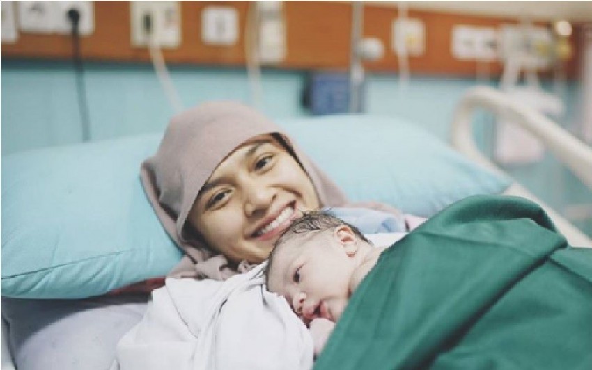 Pijat Perineum Bisa Lancarkan Persalinan Normal