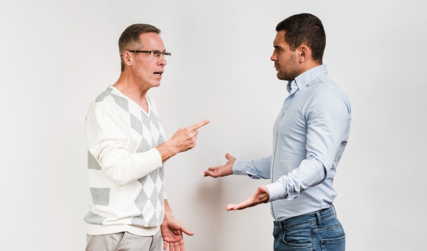 Adab Mengkritik dalam Islam, Harus Ahli dan tidak Boleh Menghina