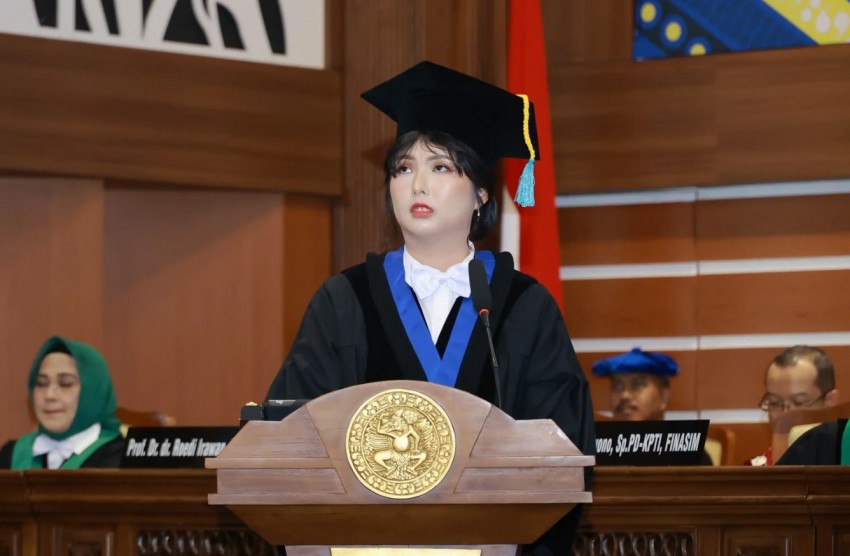 Guru Besar Kehormatan Unair Paparkan Pentingnya Pengembangan Vaksin