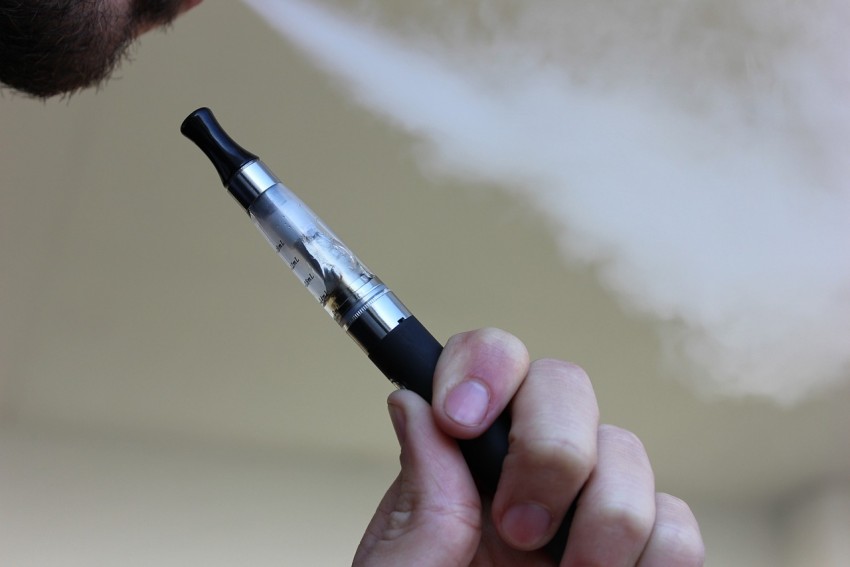 Pakar Pulmonologi Sebut Risiko Kecanduan Vape Lebih Tinggi dari Rokok Konvensional
