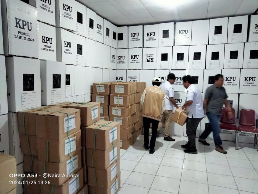 Jamin Keamanan, TNI-Polri Kawal Pergeseran Logistik Pemilu 2024 ke Puncak Jaya